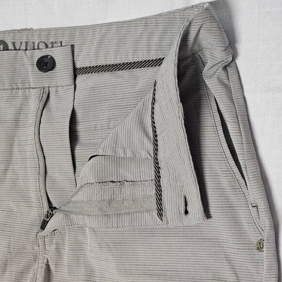 Vuori Pebble Men Shorts  Size 30 Steel - Picture 11 of 14